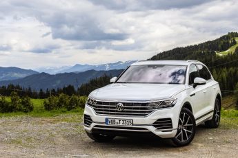 Joel provkör nya Volkswagen Touareg i Salzburg