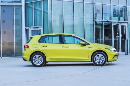 Nya Volkswagen Golf från sidan
