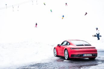 Porsche 911 Carrera 4S tar sig an Alperna