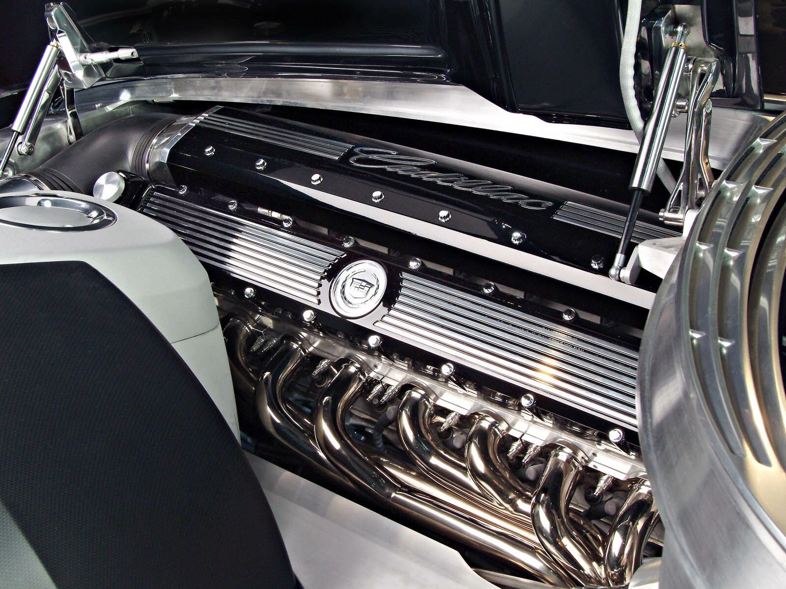 Omslagsbild föreställandes motorn i Cadillac Sixteen