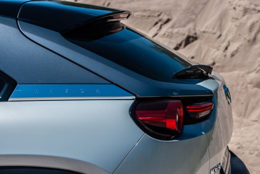 C-stolpen på en vit Mazda MX-30