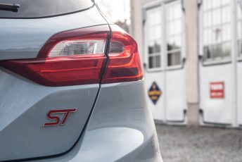 Närbild på baklykta på Ford Fiesta ST