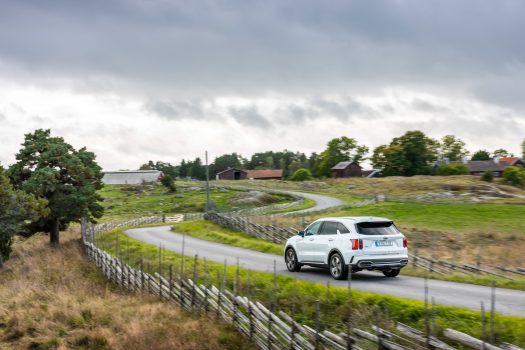 Nya Kia Sorento mellan åkrar