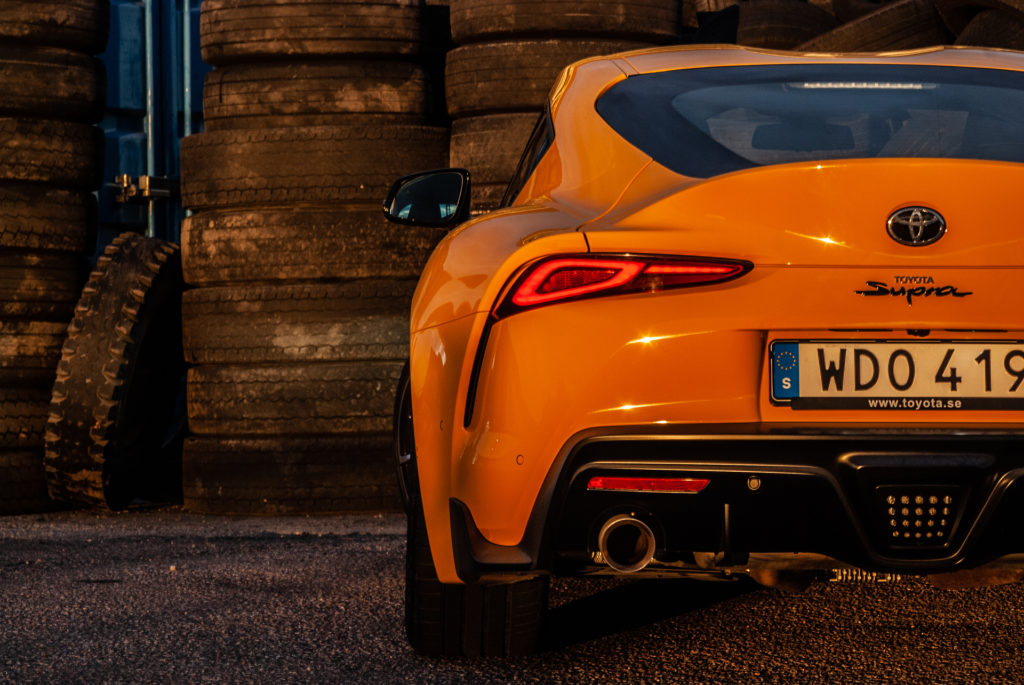 Bakljuset på en gul Toyota GR Supra