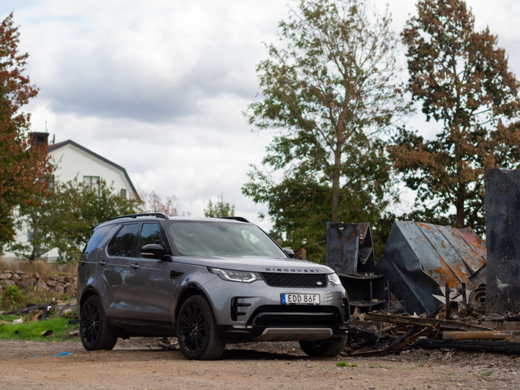 Land Rover Discovery i grått