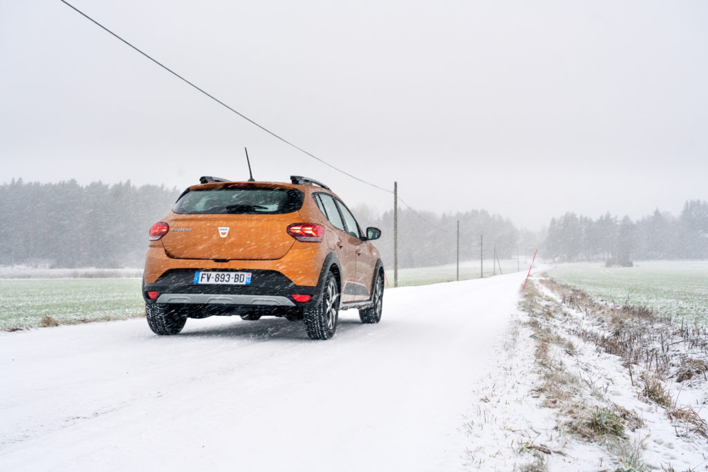 orange dacia sandero stepway 2021