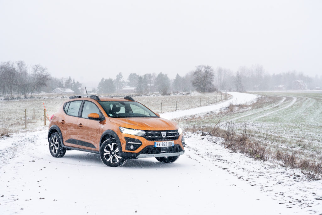 orange dacia sandero stepway
