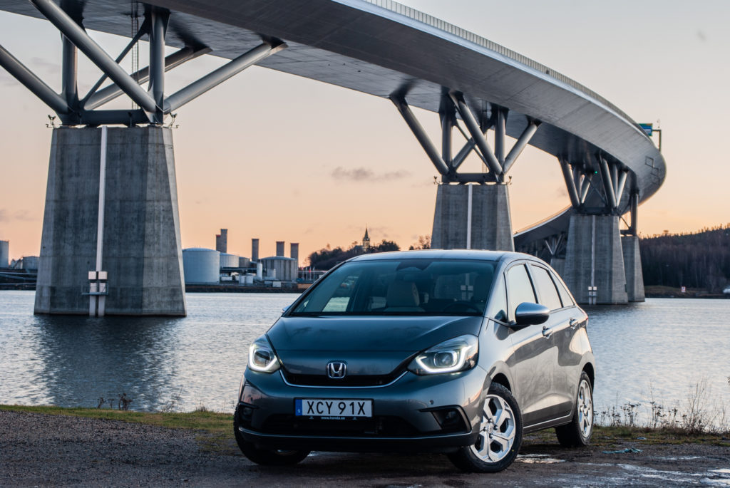 grå honda jazz vid sundsvallsbron