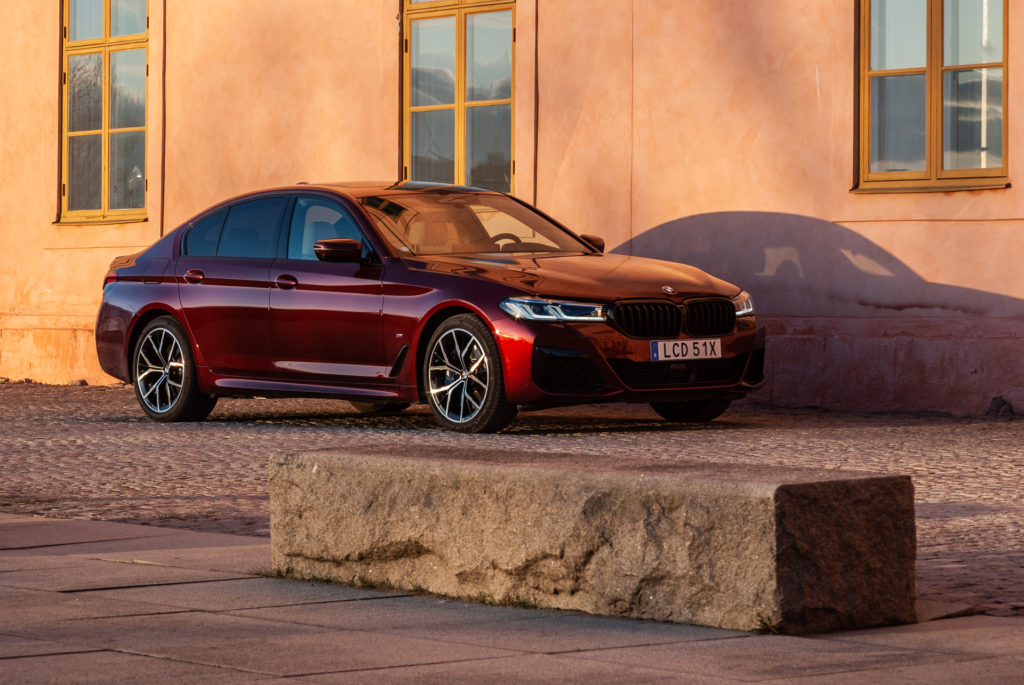 bmw 545e snett framifrån