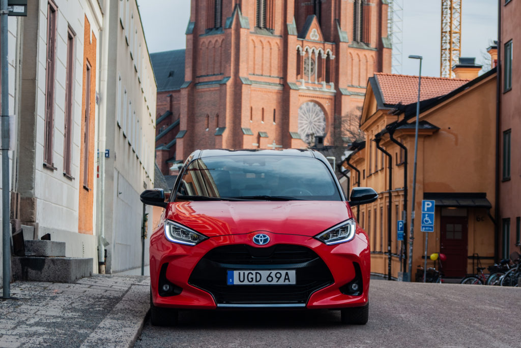 toyota yaris rakt framifrån