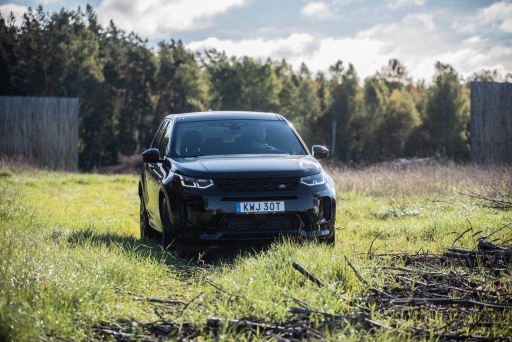 Land Rover Discovery Sport P300e framifrån