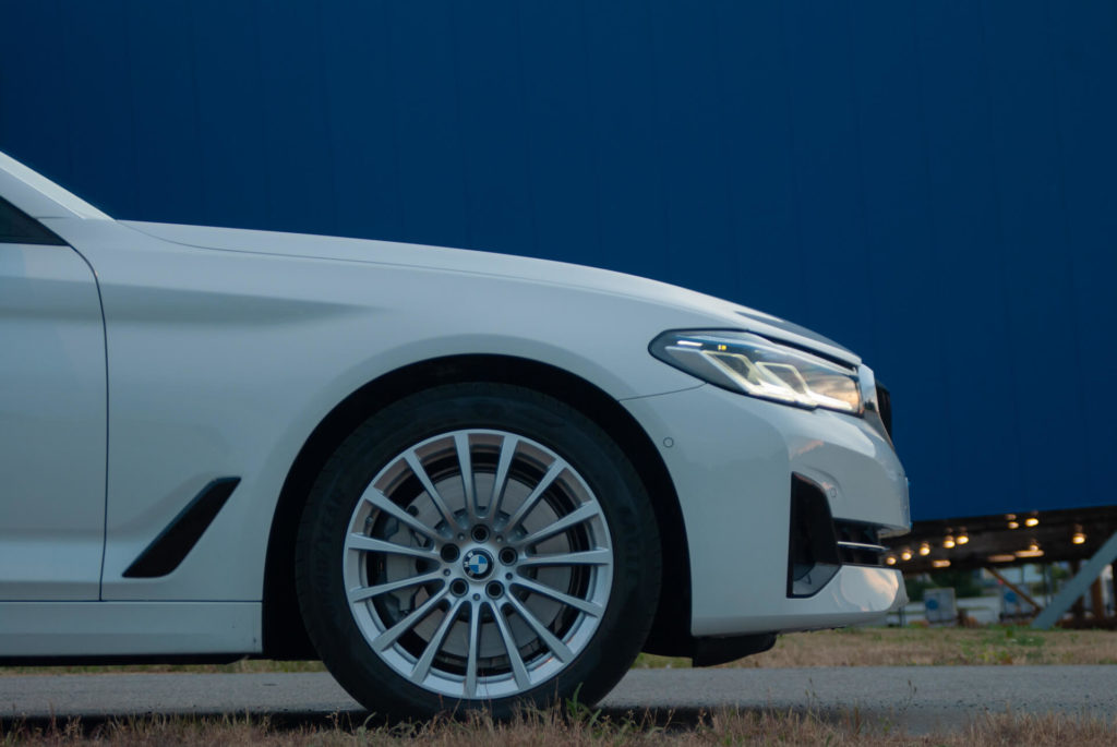 bmw 530e front side