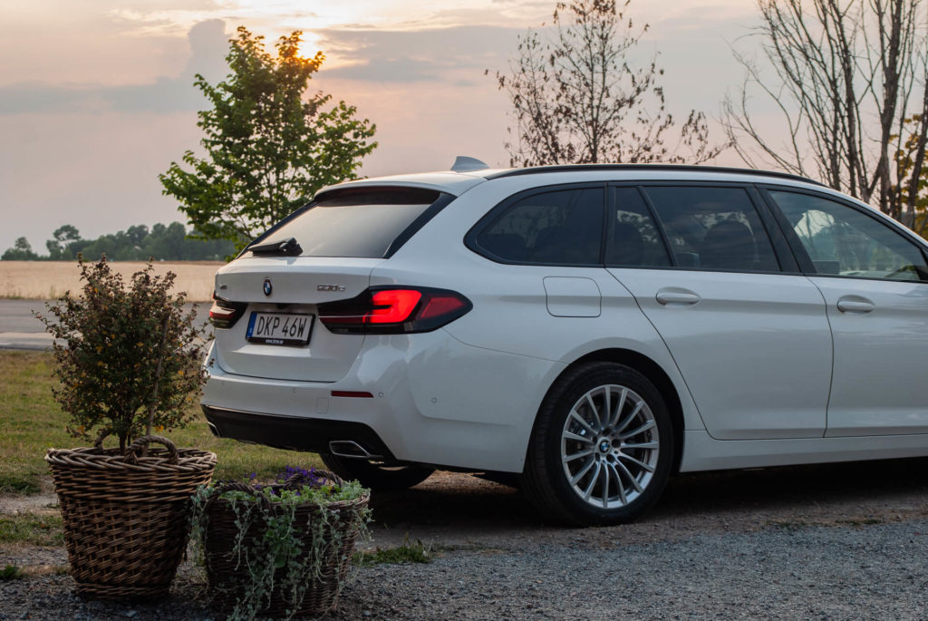 rear of bmw 530e touring