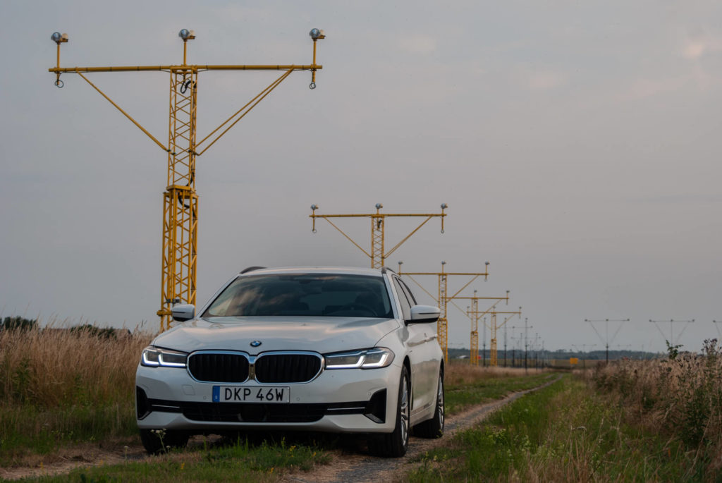 bmw 530e xdrive airfield