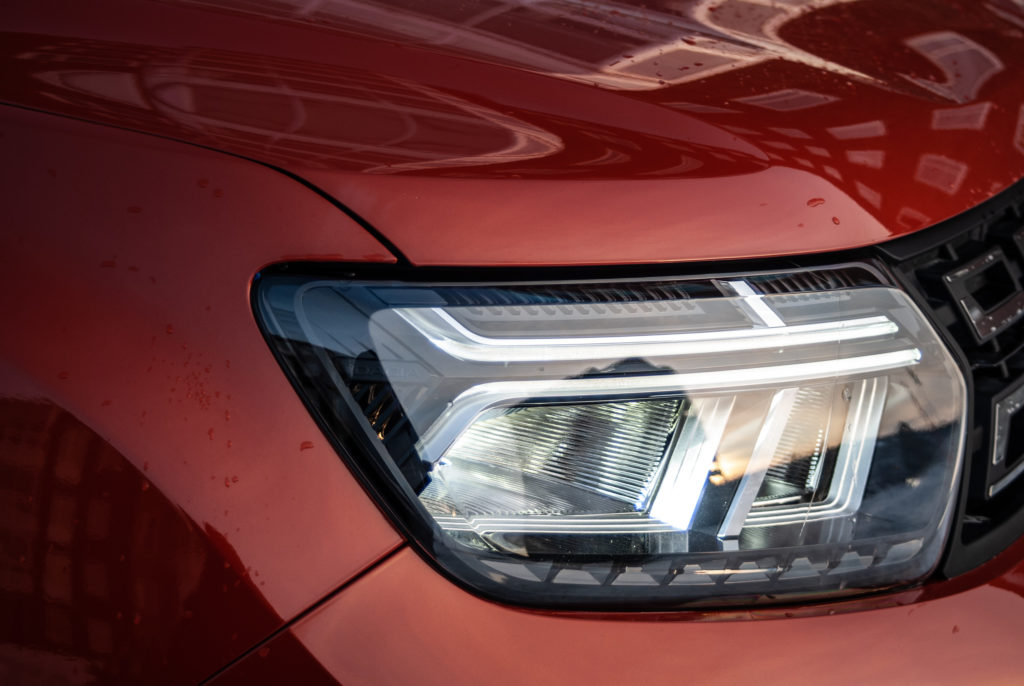 dacia duster aut fwd headlight