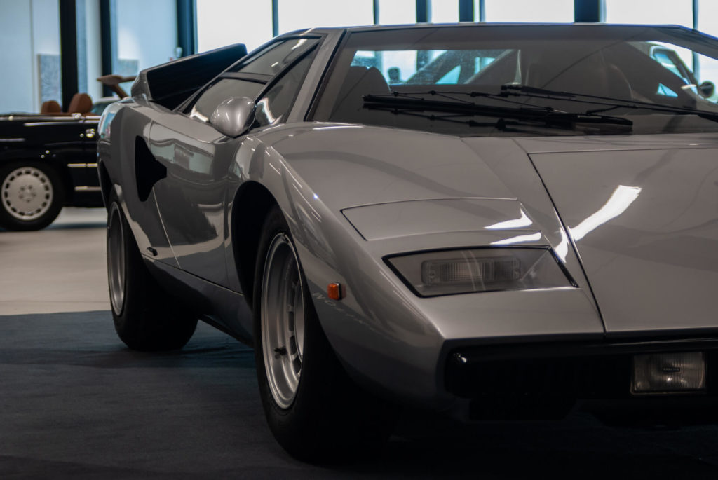 lamborghini countach front