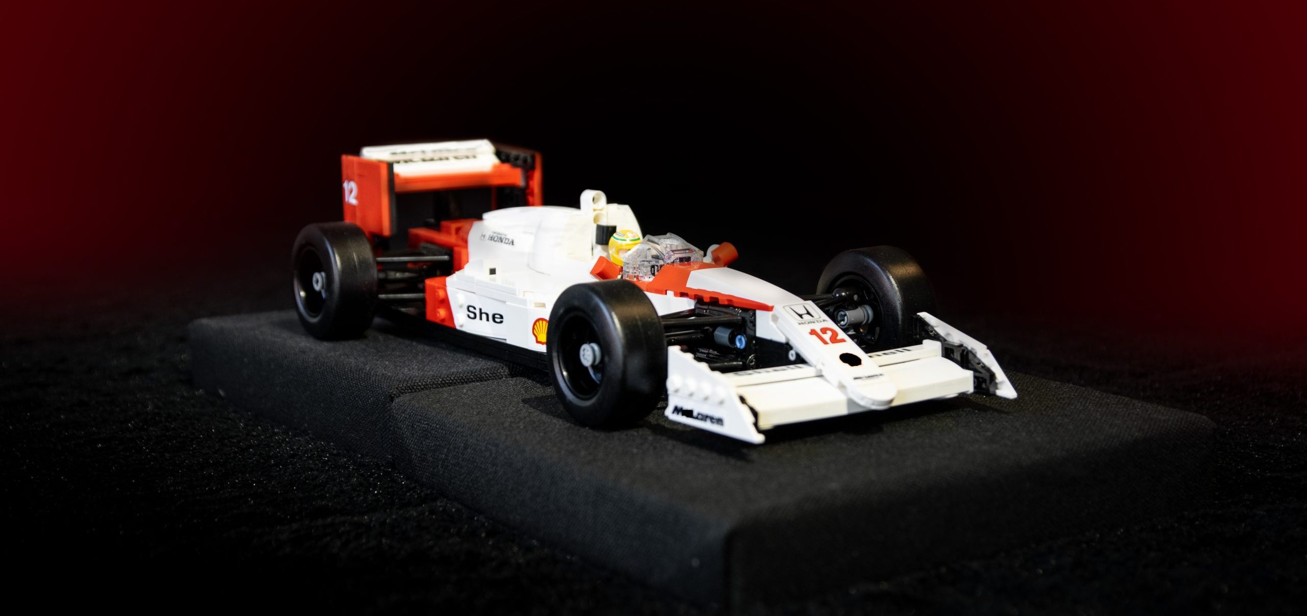 Lego Icons McLaren MP4/4 & Ayrton Senna