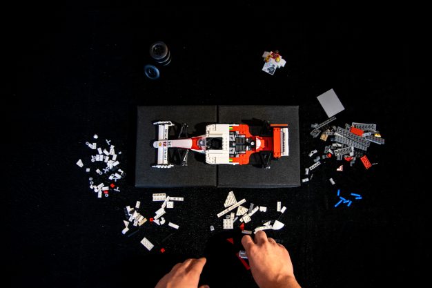 Lego Icons McLaren MP4/4 & Ayrton Senna