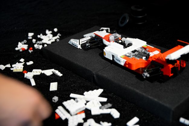 Lego Icons McLaren MP4/4 & Ayrton Senna