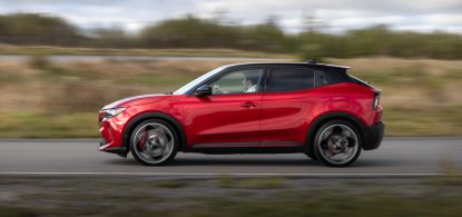 Test: Alfa Romeo Junior provkörd – äkta italiensk körglädje på el