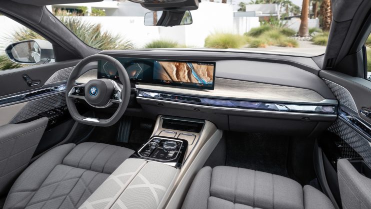 BMW i7