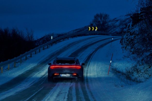 Porsche i mörker