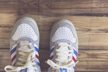 Upptäck säsongens trendigaste sneakers för dam online