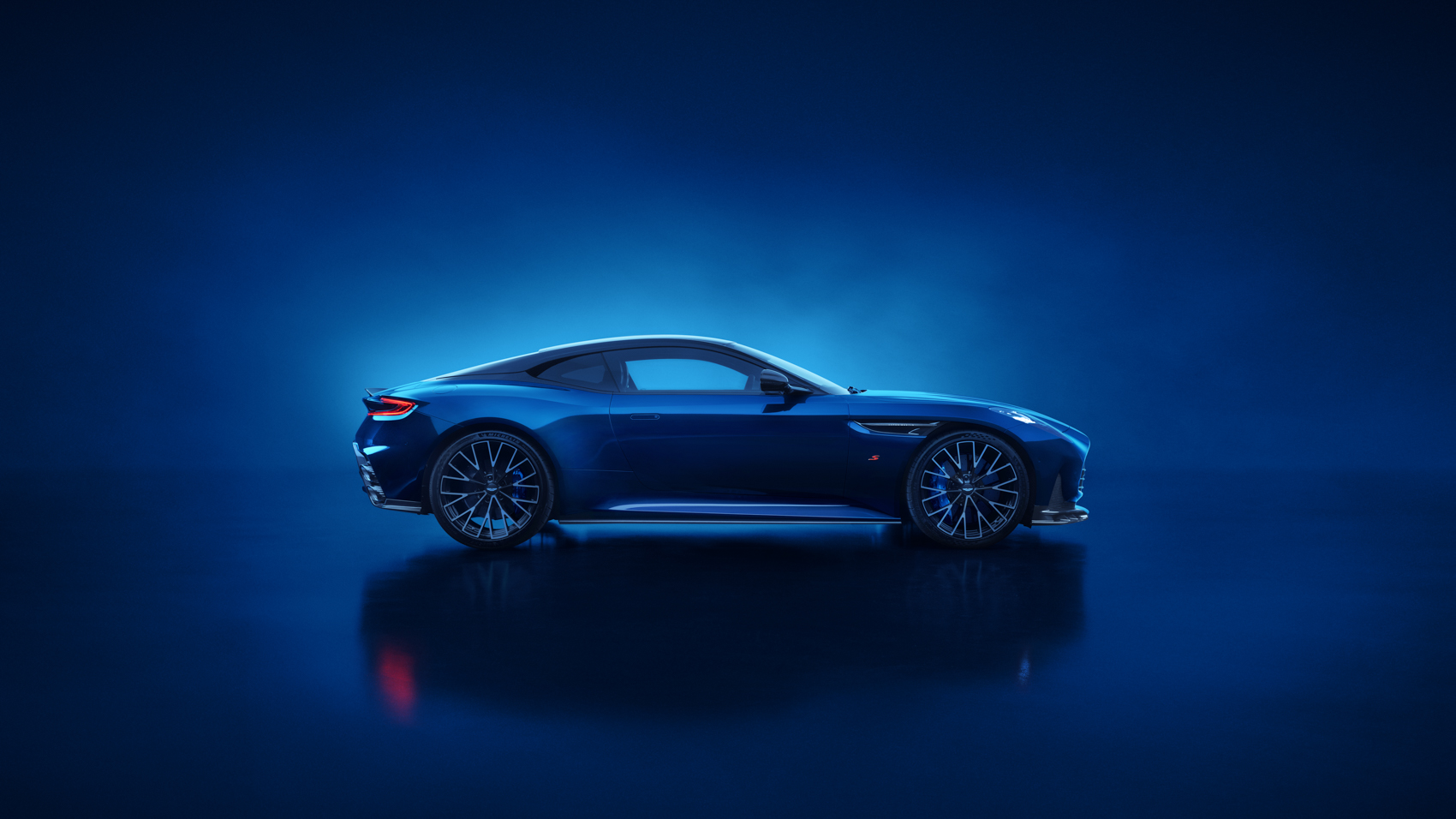 Aston Martin DB12 S