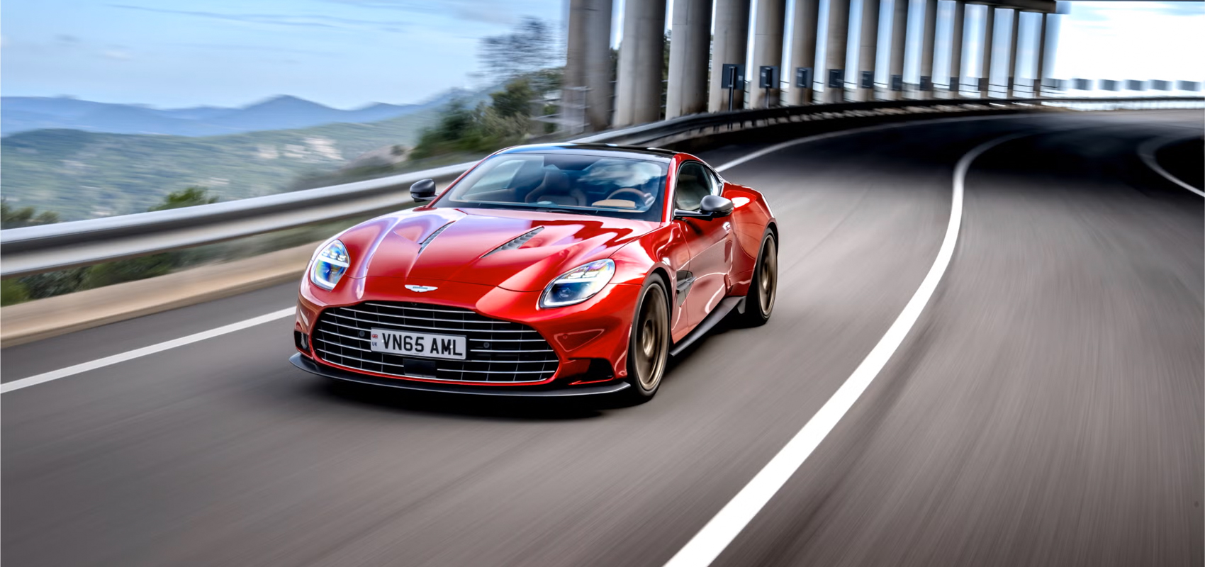 Test: Aston Martin Vanquish provkörd – slägga av den gamla skolan