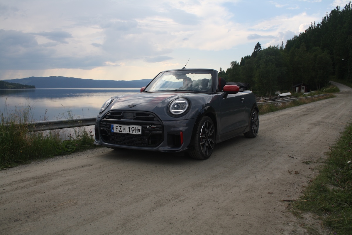 Mini JCW snett framifrån