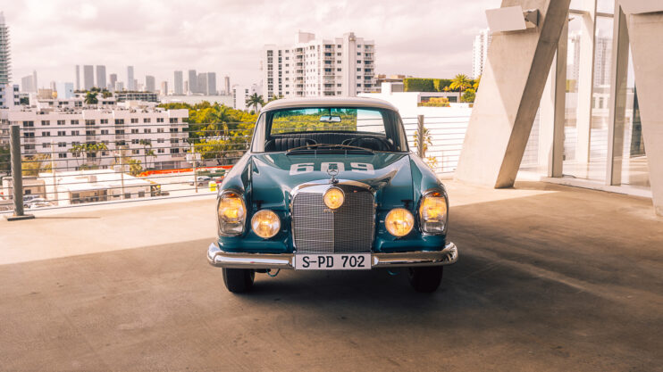 Mercedes-Benz 300 SE