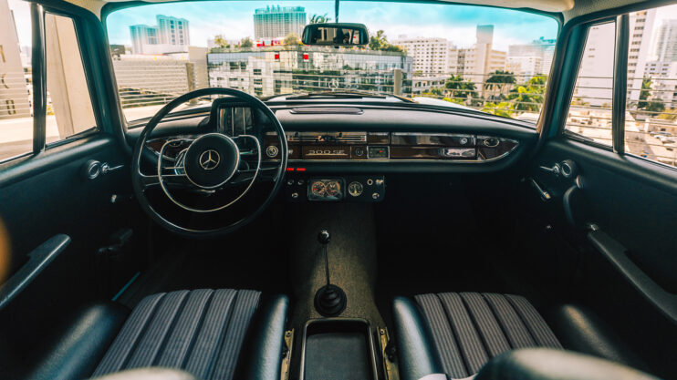 Mercedes-Benz 300 SE
