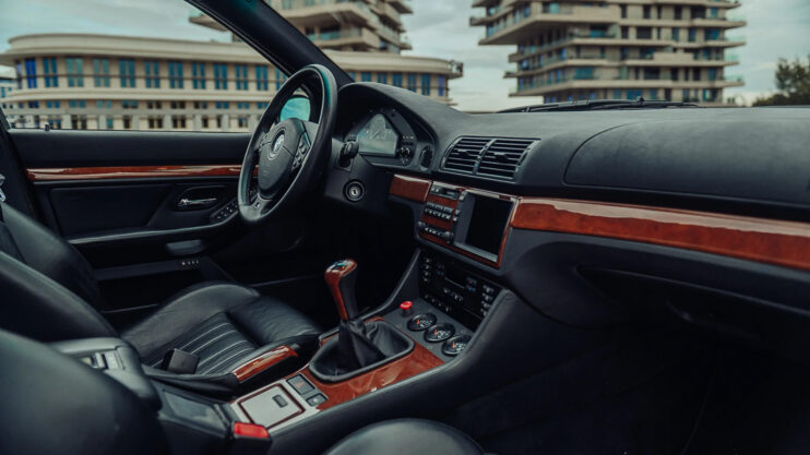 BMW M5 W10
