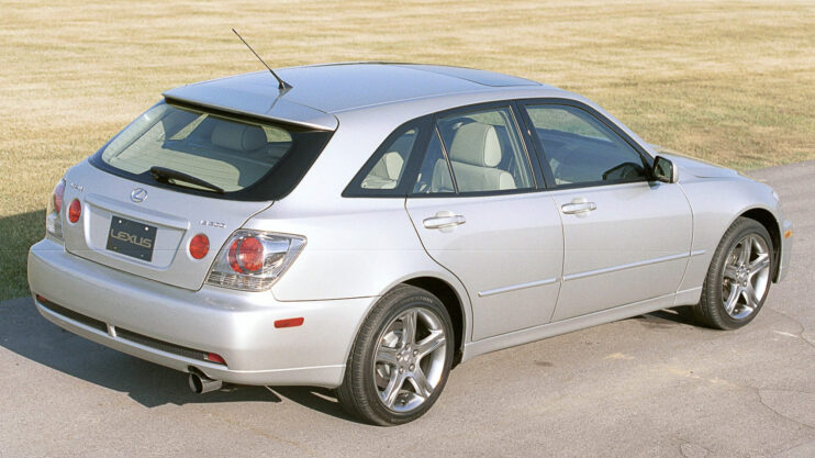 Lexus iS