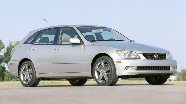 Lexus iS