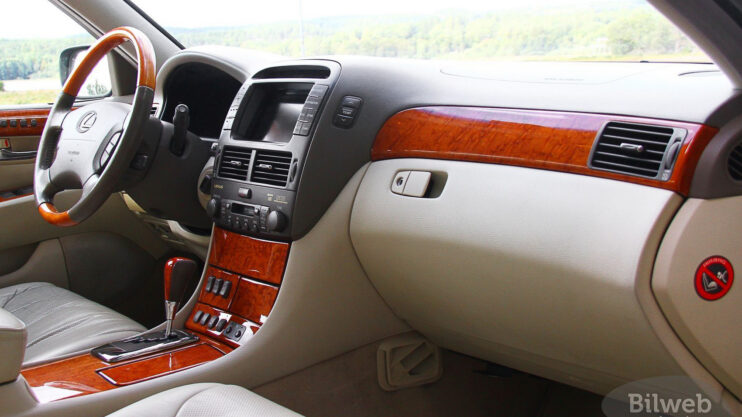 Lexus LS