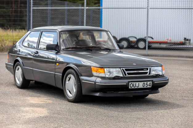 Saab 900
